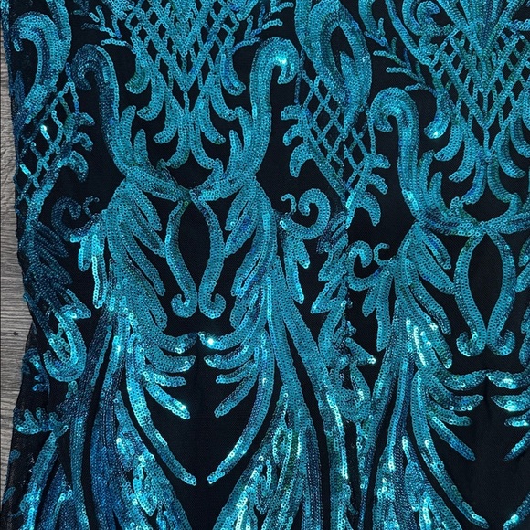 Teal Maxi Dress with Intricate Patterns - Picture 6 of 7